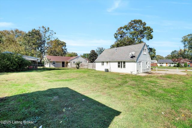 5406 Count Fleet Dr, Louisville, KY 40272