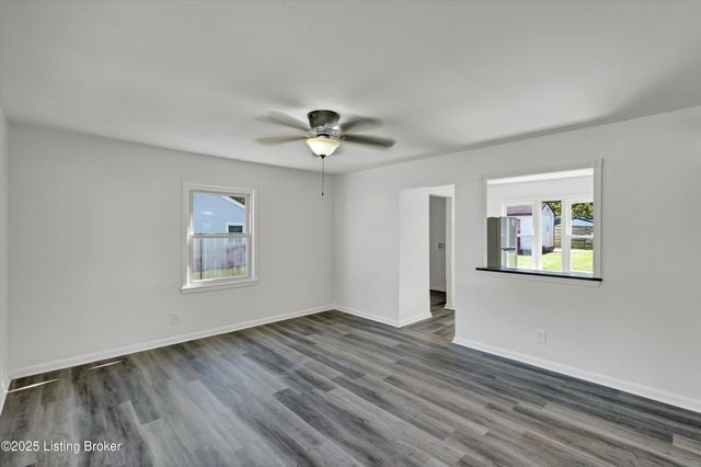 5406 Count Fleet Dr, Louisville, KY 40272