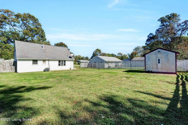 5406 Count Fleet Dr, Louisville, KY 40272