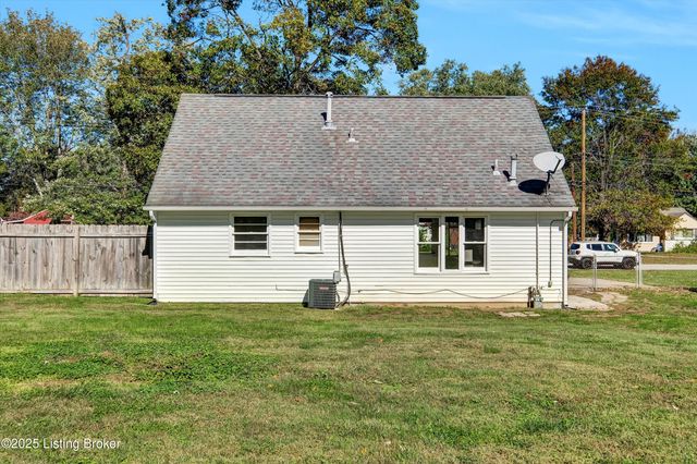 5406 Count Fleet Dr, Louisville, KY 40272