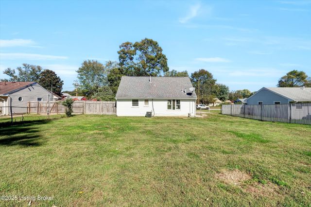 5406 Count Fleet Dr, Louisville, KY 40272