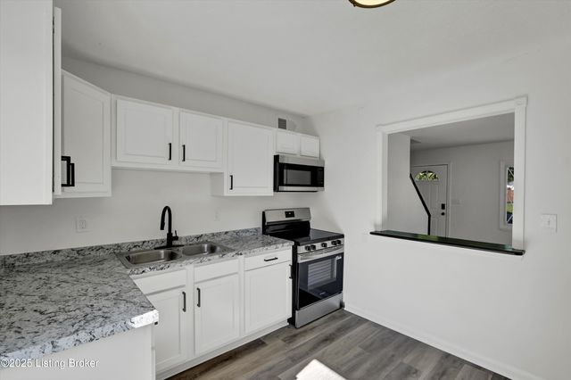 5406 Count Fleet Dr, Louisville, KY 40272