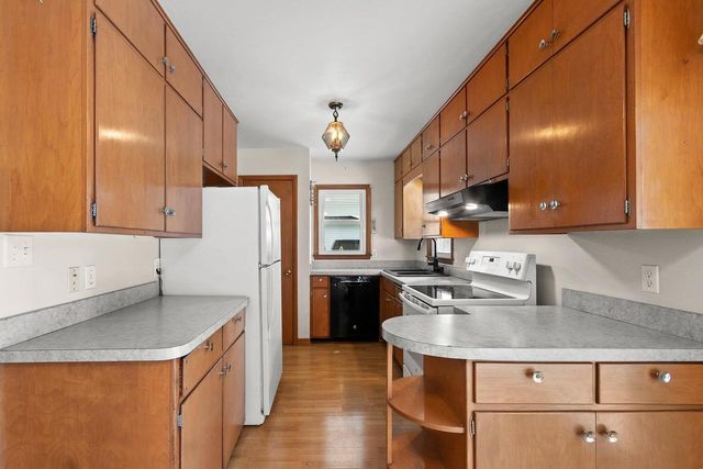 1619 ORCHARD DRIVE, Manitowoc, WI 54220