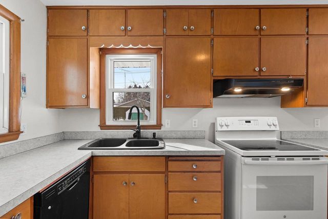 1619 ORCHARD DRIVE, Manitowoc, WI 54220