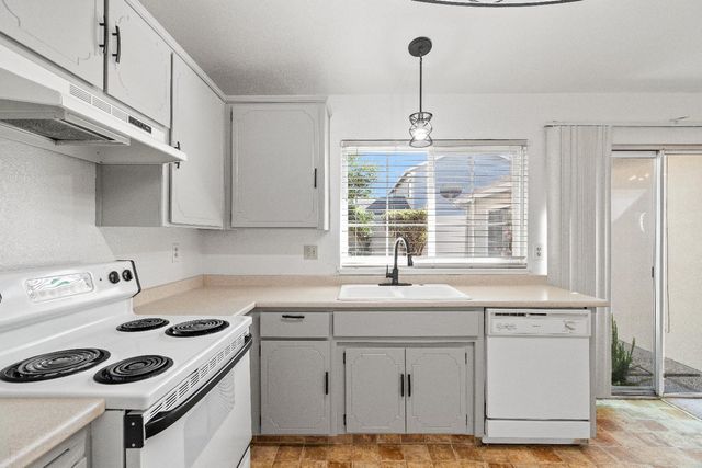 2016 Zeeland Ct, Modesto, CA 95356