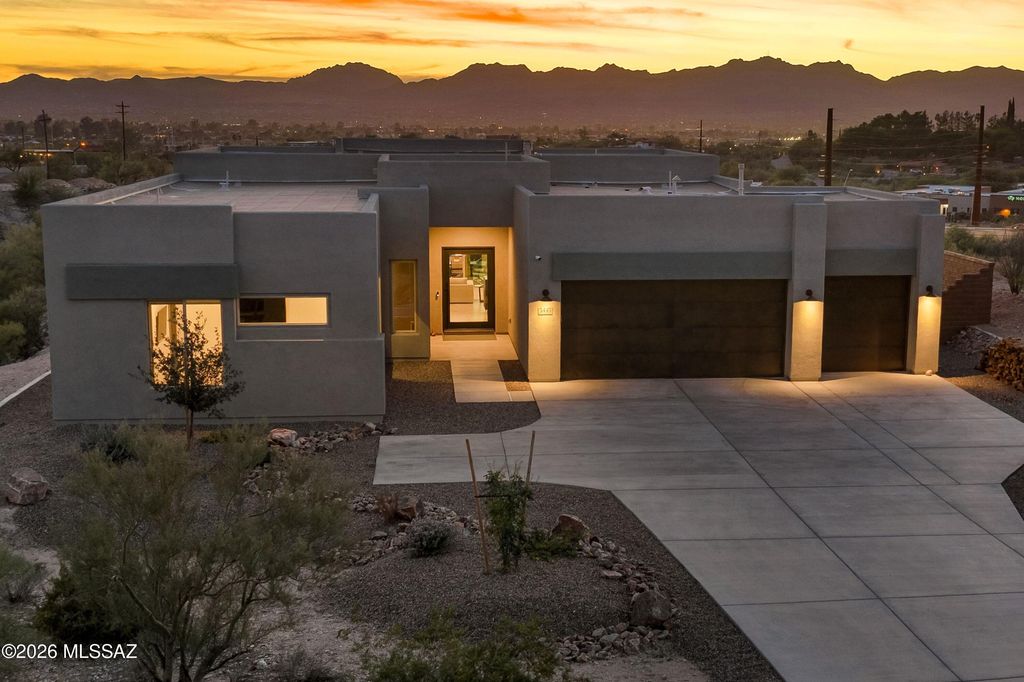 5445 N Yvon Heights Place, Tucson, AZ 85704