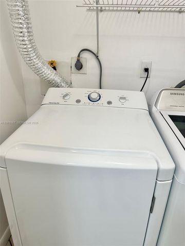 10237 NW 9th St Cir 210-4, Miami, FL 33172