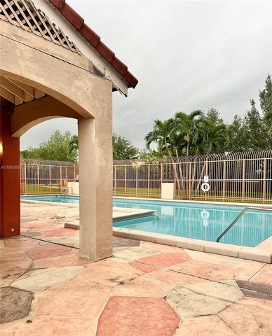 10237 NW 9th St Cir 210-4, Miami, FL 33172