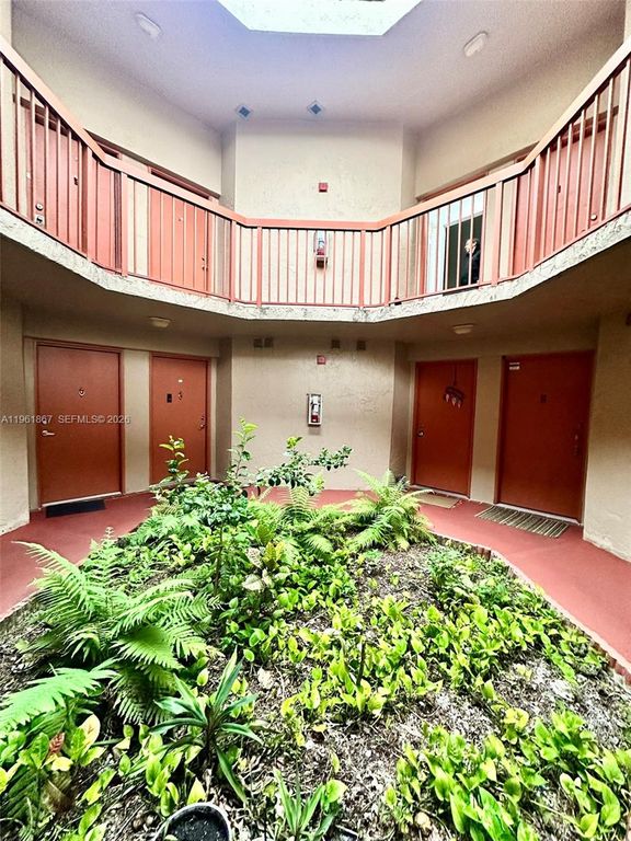 10237 NW 9th St Cir 210-4, Miami, FL 33172