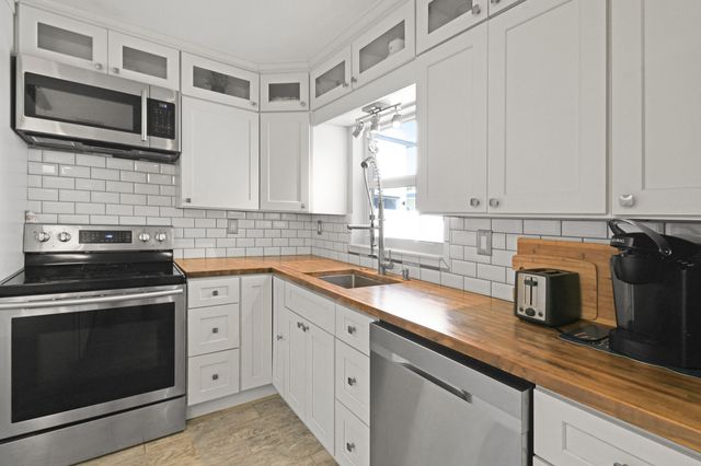 8963 SE Ceres Street, Hobe Sound, FL 33455