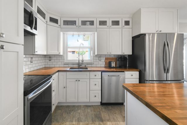 8963 SE Ceres Street, Hobe Sound, FL 33455