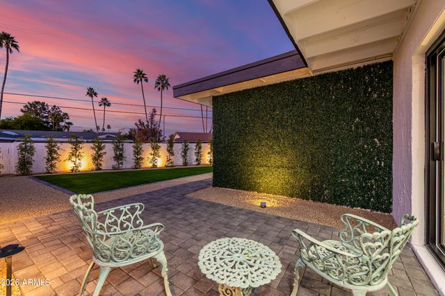 6 E PIPING ROCK Road, Phoenix, AZ 85022