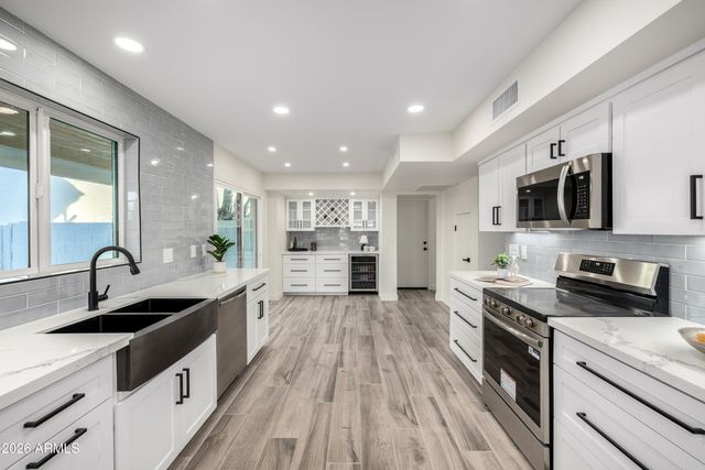 6 E PIPING ROCK Road, Phoenix, AZ 85022
