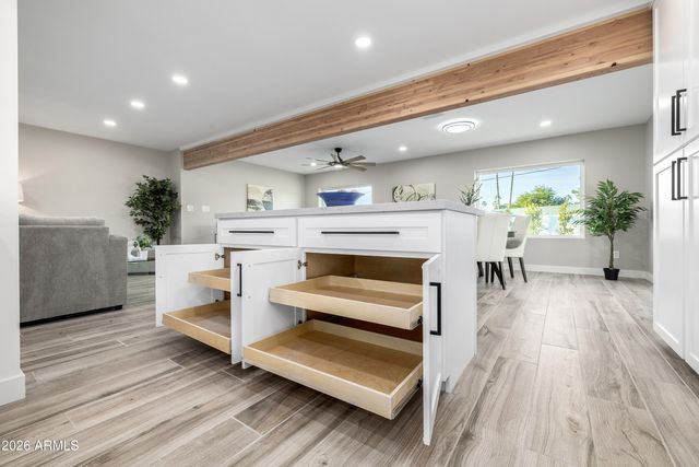 6 E PIPING ROCK Road, Phoenix, AZ 85022
