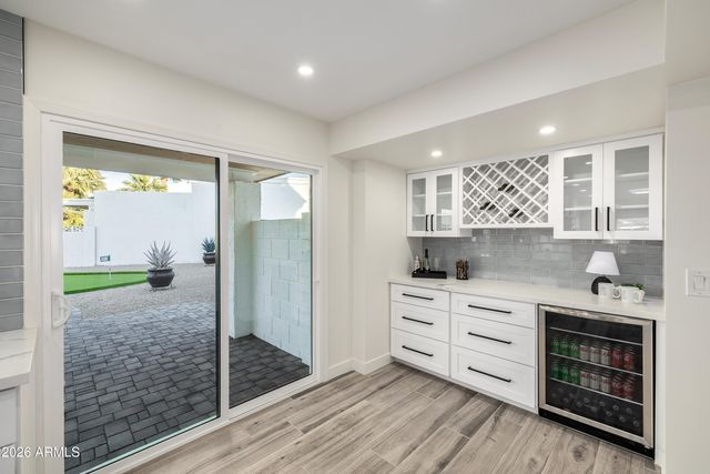6 E PIPING ROCK Road, Phoenix, AZ 85022