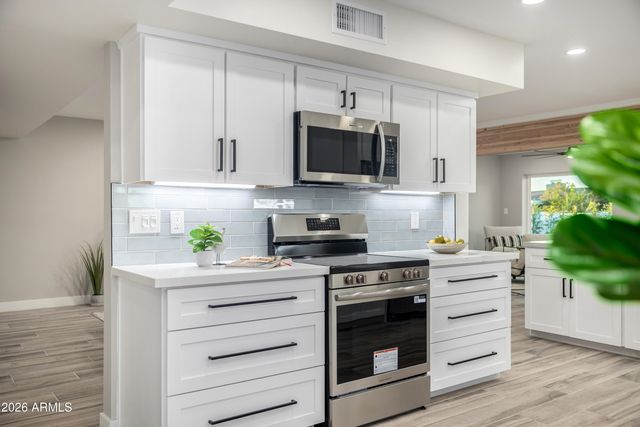 6 E PIPING ROCK Road, Phoenix, AZ 85022