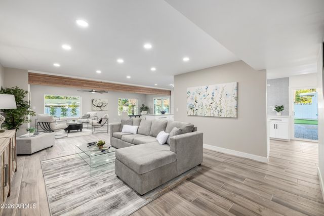 6 E PIPING ROCK Road, Phoenix, AZ 85022
