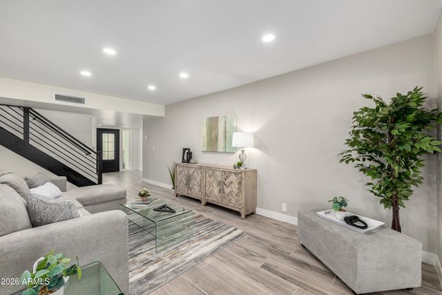 6 E PIPING ROCK Road, Phoenix, AZ 85022