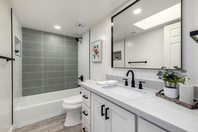 6 E PIPING ROCK Road, Phoenix, AZ 85022