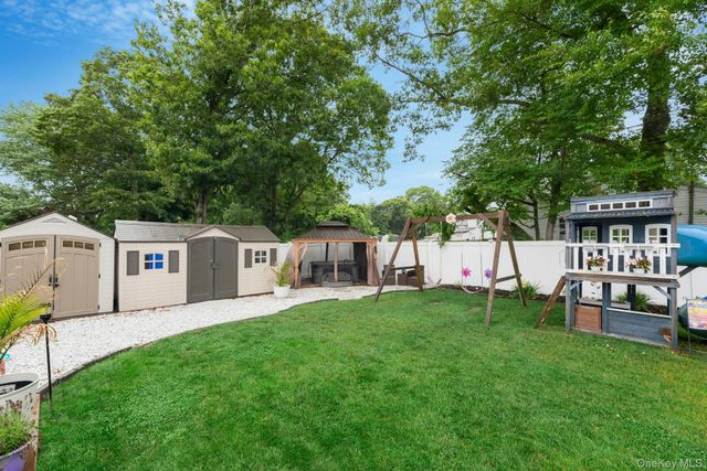 75 Presford Drive, Shirley, NY 11967