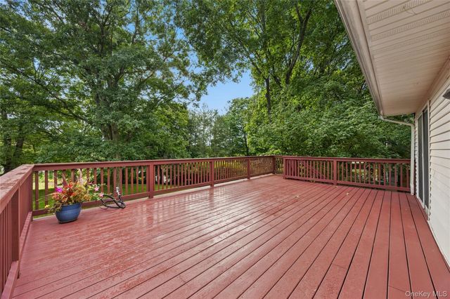 6 Hillside Terrace, Mahopac, NY 10541