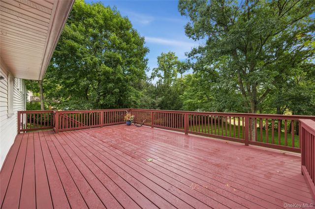 6 Hillside Terrace, Mahopac, NY 10541