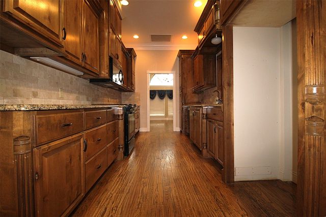 2517 CR 2110, Hooks, TX 75561