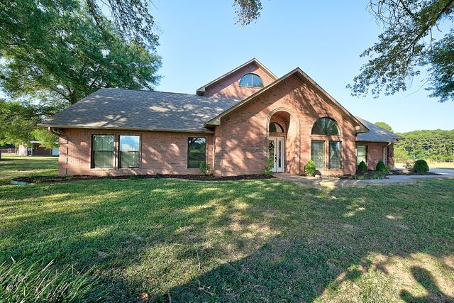 2517 CR 2110, Hooks, TX 75561