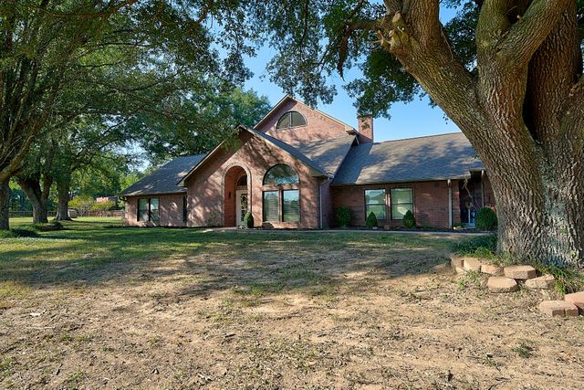 2517 CR 2110, Hooks, TX 75561