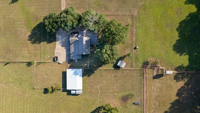 2517 CR 2110, Hooks, TX 75561