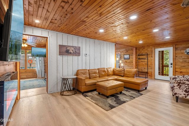 3009 Crestview Court, Sevierville, TN 37862