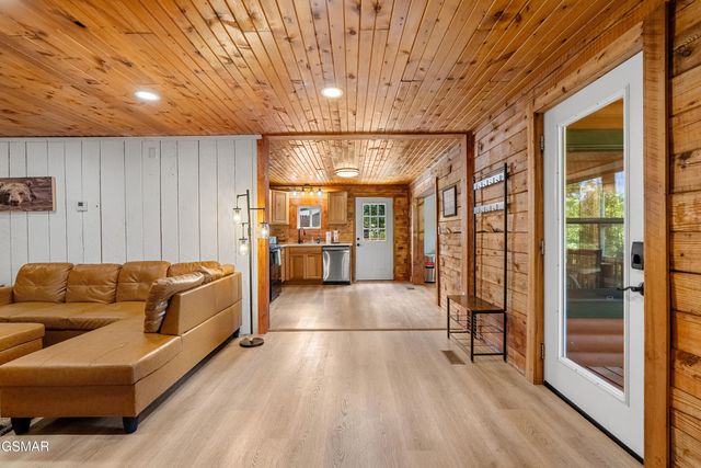 3009 Crestview Court, Sevierville, TN 37862