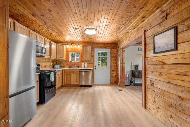 3009 Crestview Court, Sevierville, TN 37862