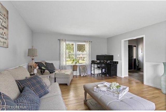21 Cameron Court, Freehold, NJ 07728