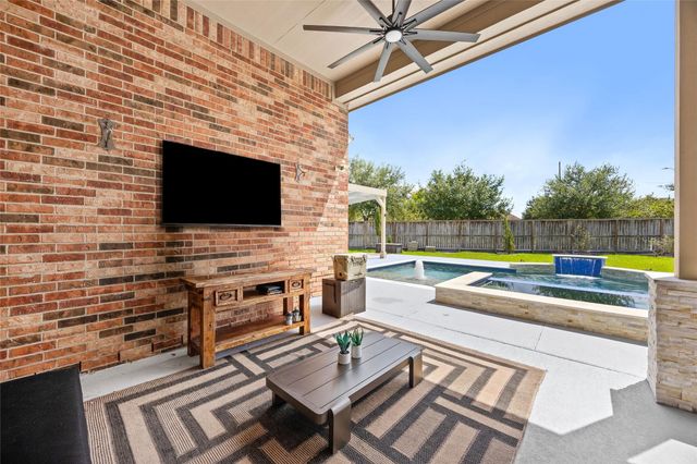 9612 Eden Ridge Lane, Pearland, TX 77584