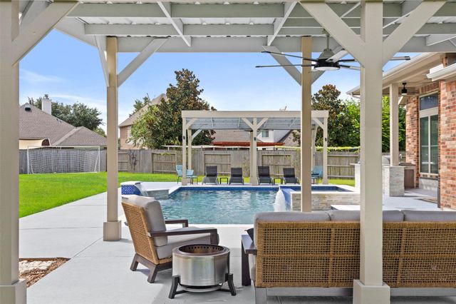 9612 Eden Ridge Lane, Pearland, TX 77584