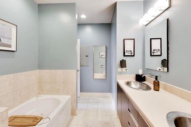 1050 W HUBBARD Street 2F, Chicago, IL 60622