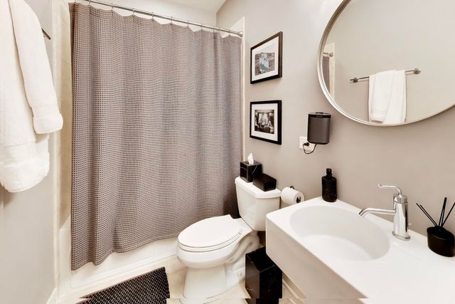 1050 W HUBBARD Street 2F, Chicago, IL 60622