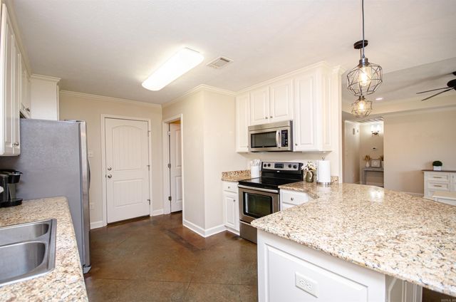 1040 Calloway Drive, Conway, AR 72034