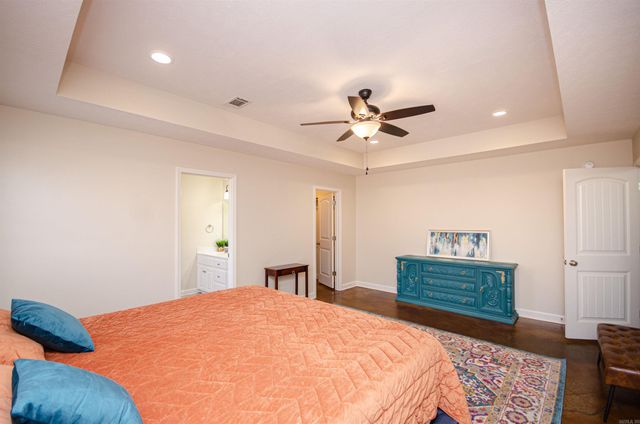 1040 Calloway Drive, Conway, AR 72034