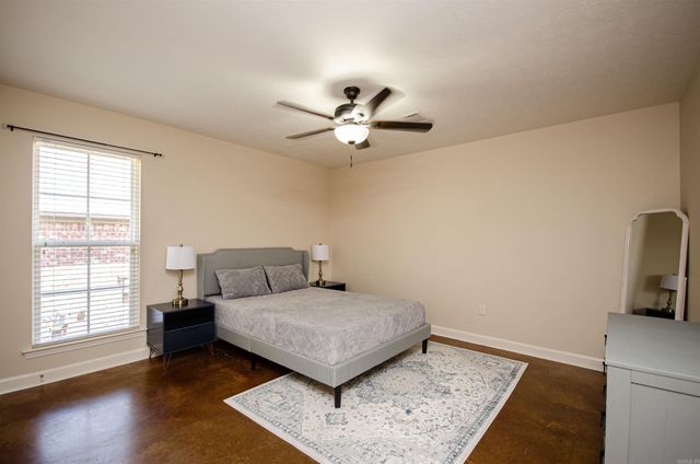 1040 Calloway Drive, Conway, AR 72034