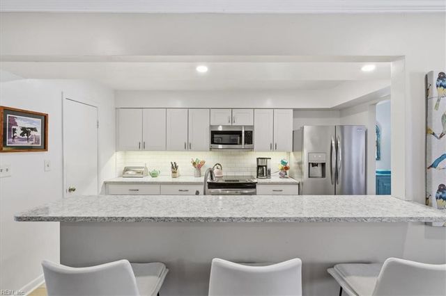 3961 Ocean Hills CT, Virginia Beach, VA 23451