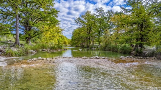 711 Mariposa Avenue, Concan, TX 78801