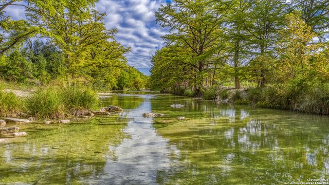 711 Mariposa Avenue, Concan, TX 78801