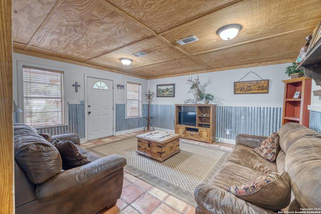 711 Mariposa Avenue, Concan, TX 78801