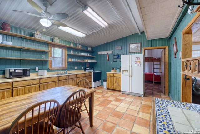 711 Mariposa Avenue, Concan, TX 78801