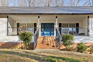 598 Lake Hills Drive, Trenton, GA 30752