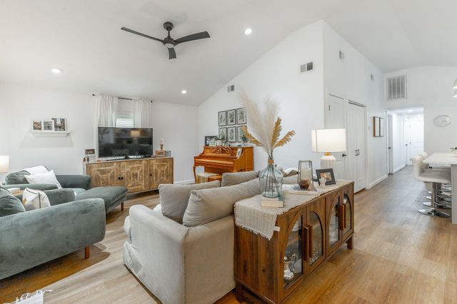 2422 Corral Road, Signal Mountain, TN 37377