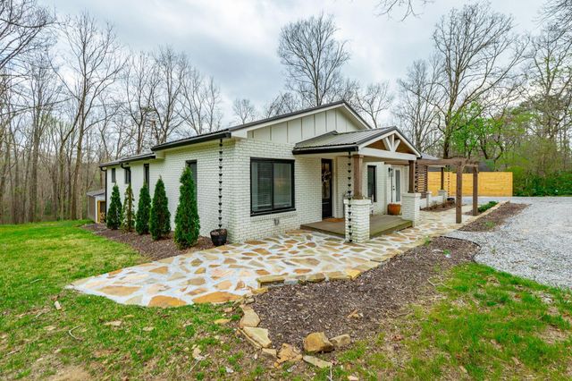 2422 Corral Road, Signal Mountain, TN 37377