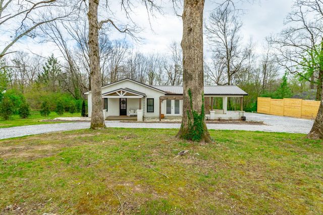 2422 Corral Road, Signal Mountain, TN 37377